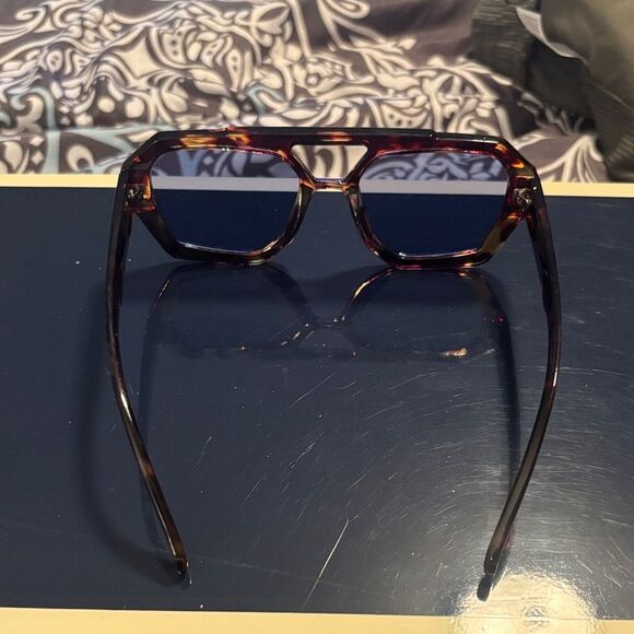 Tortoise Shell Sunglasses - Picture 3 of 4